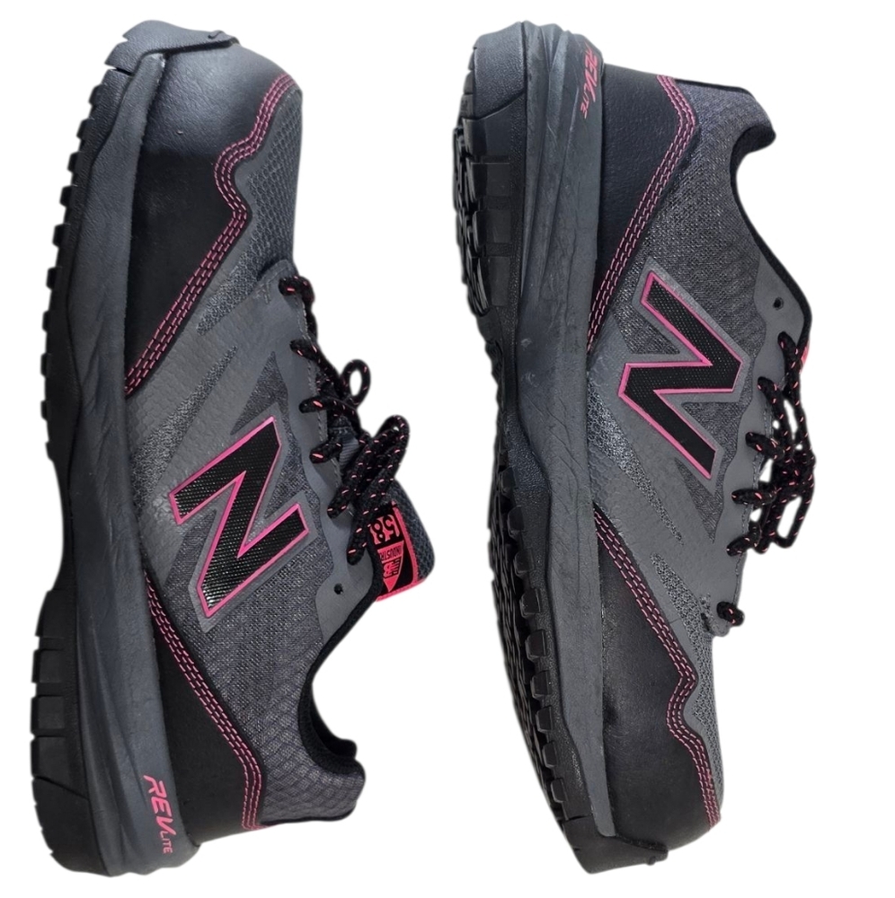 New Balance Women's Black and Pink Athletic Shoes